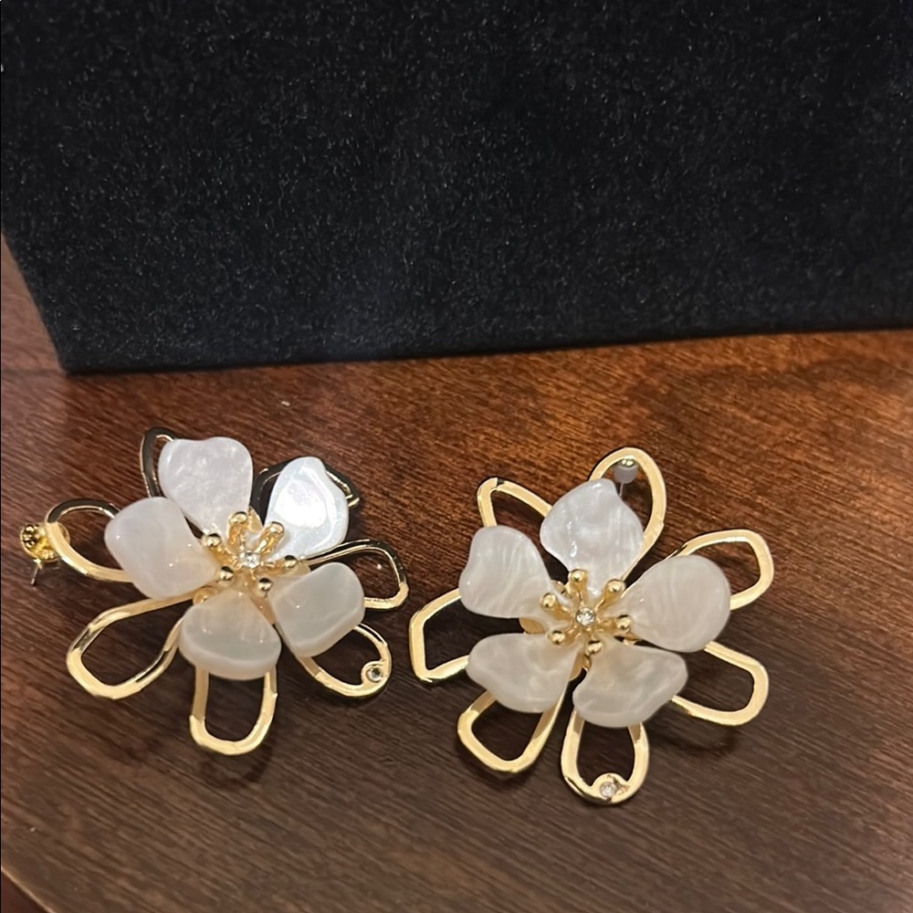 Elegant Gold and White Floral Earrings